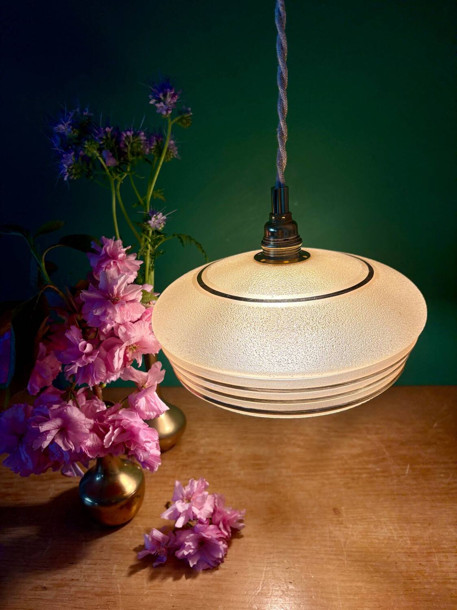 Suspension vintage lampshade in frosted yellow and gold glass