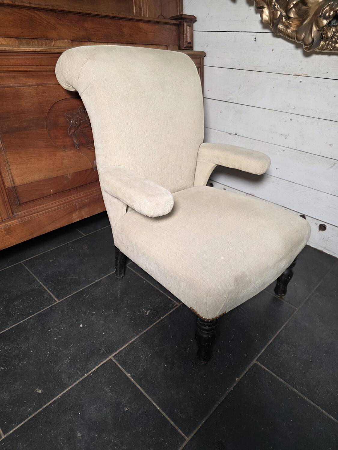 Napoleon III crapaud armchair with a reclined backrest