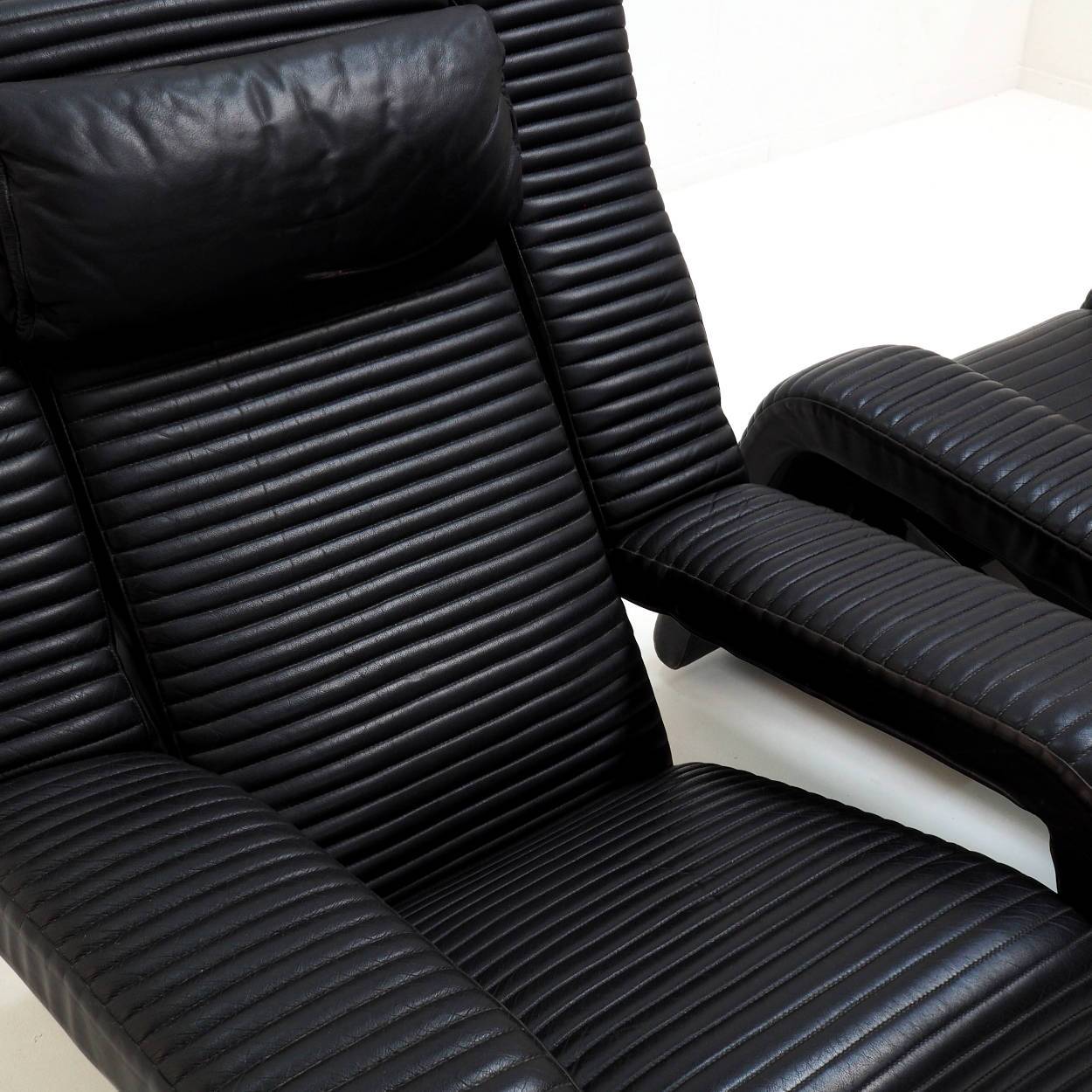 Set of Postmodern Reclining Loungechairs by G.P. Vitelli & T. Ammannati for Brunati Italy