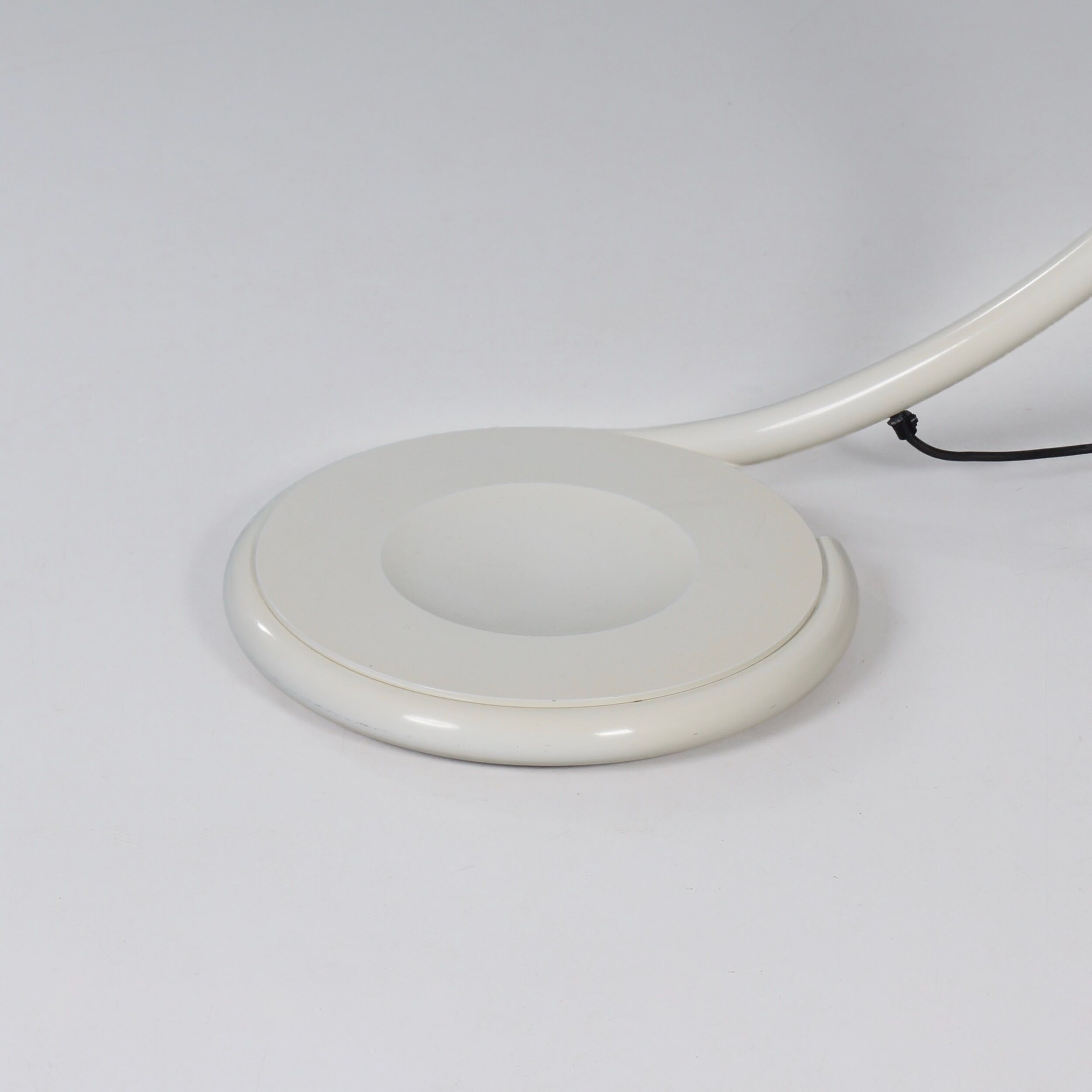 Lampadaire Serpente par Elio Martinelli pour Martinelli Luce, années 1970 en blanc.