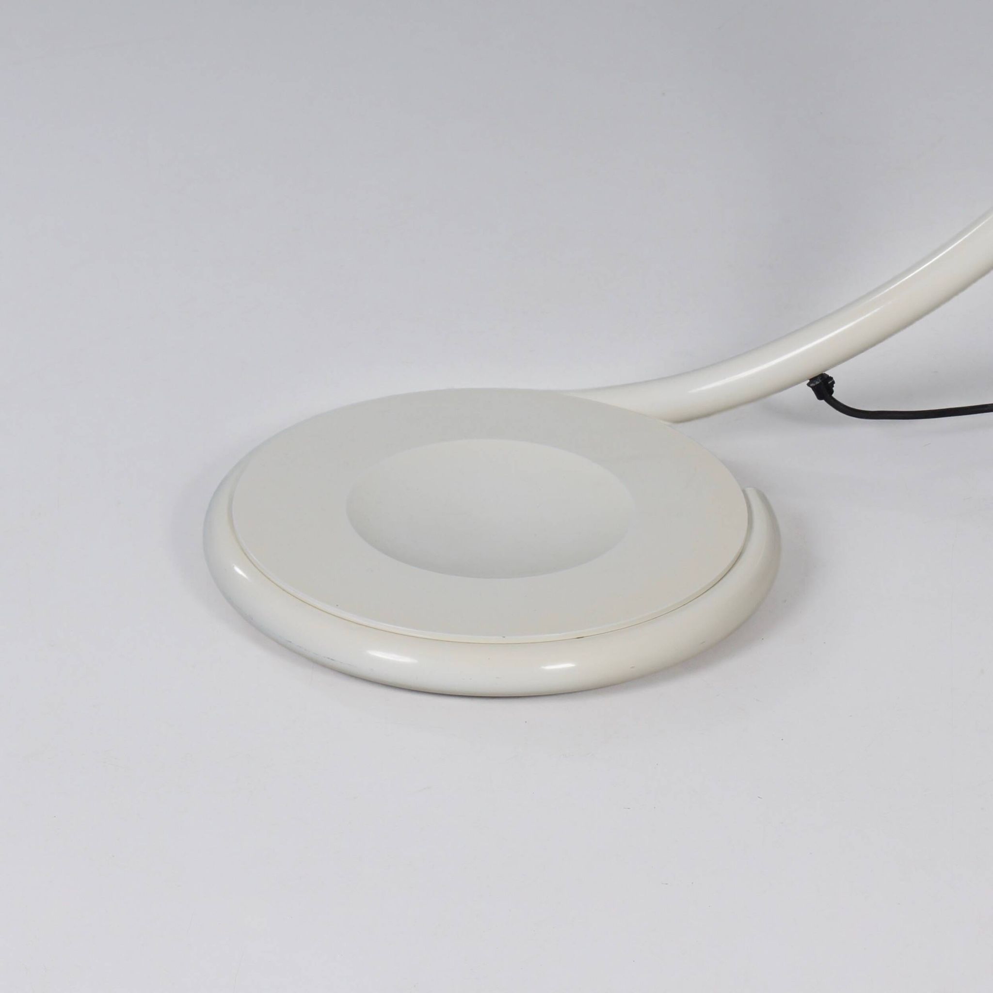 Lampadaire Serpente par Elio Martinelli pour Martinelli Luce, années 1970 en blanc.