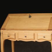 Sloped wooden desk in light wood, ideal for remote work. Secret drawer.