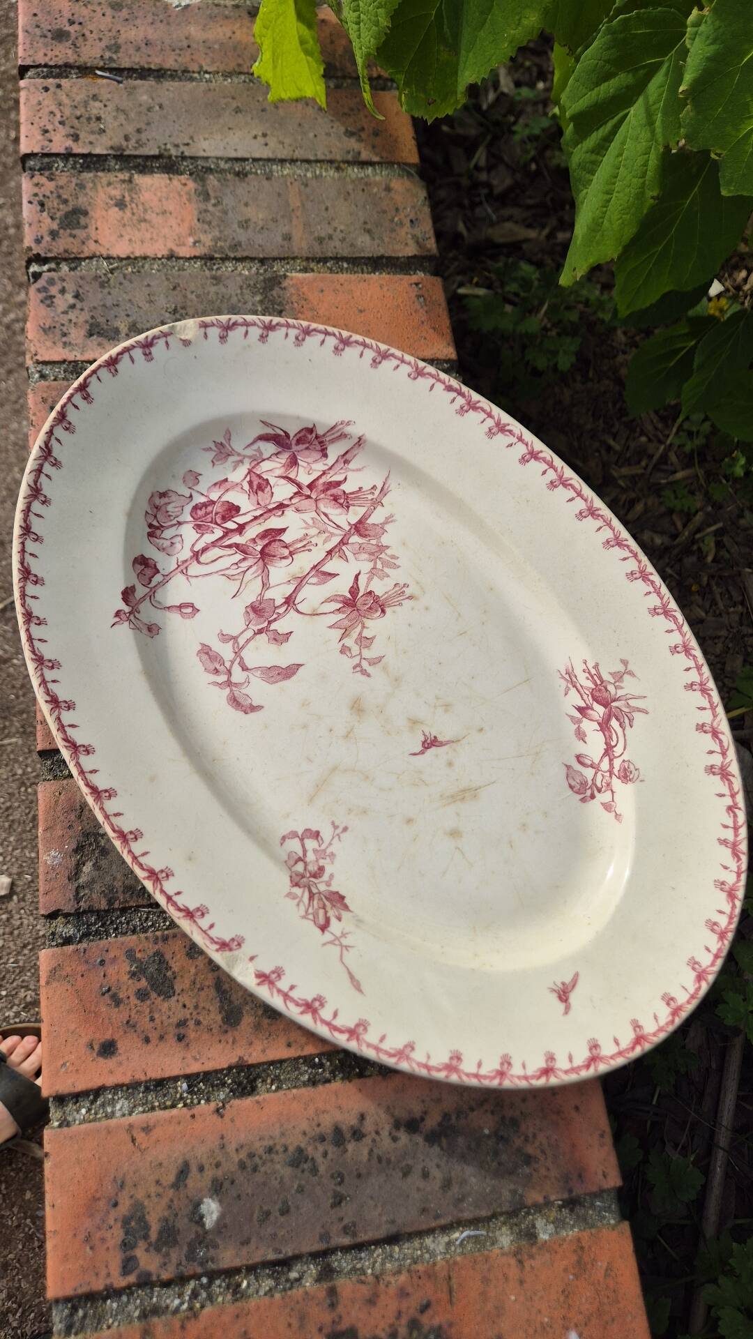 🍽️ Large antique oval dish – Opaque porcelain from Gien – Fuchsi decoration