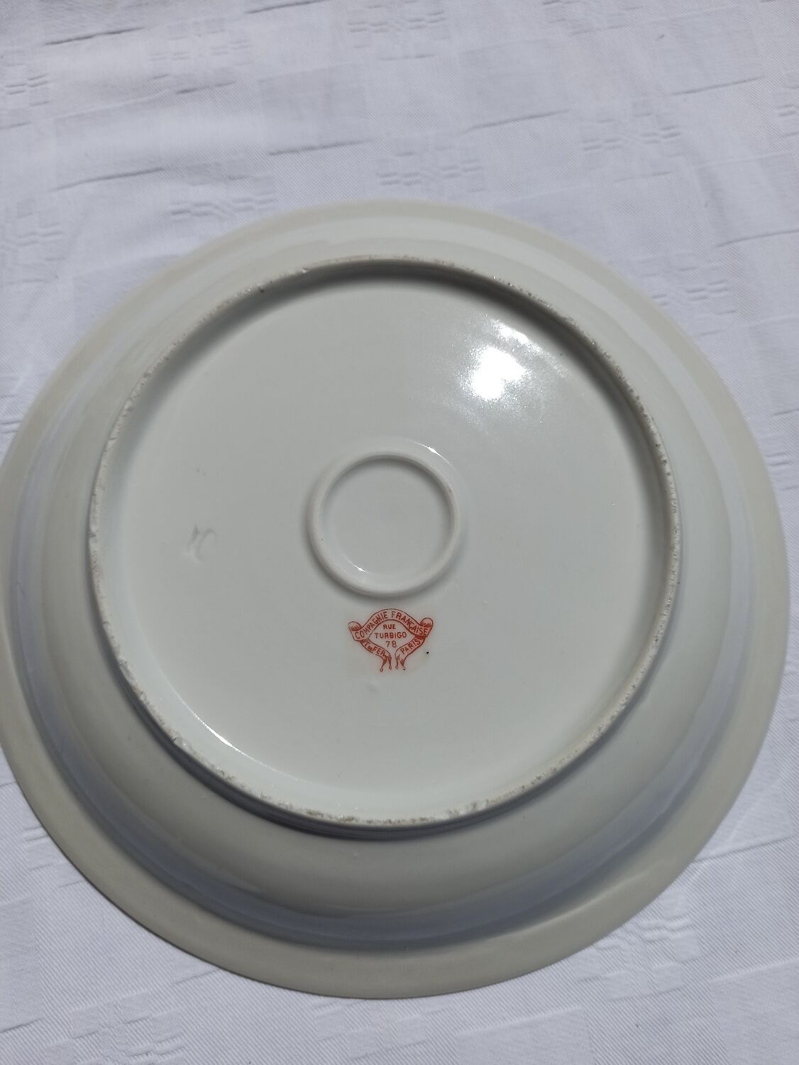 Plat rond en terre de fer cie française