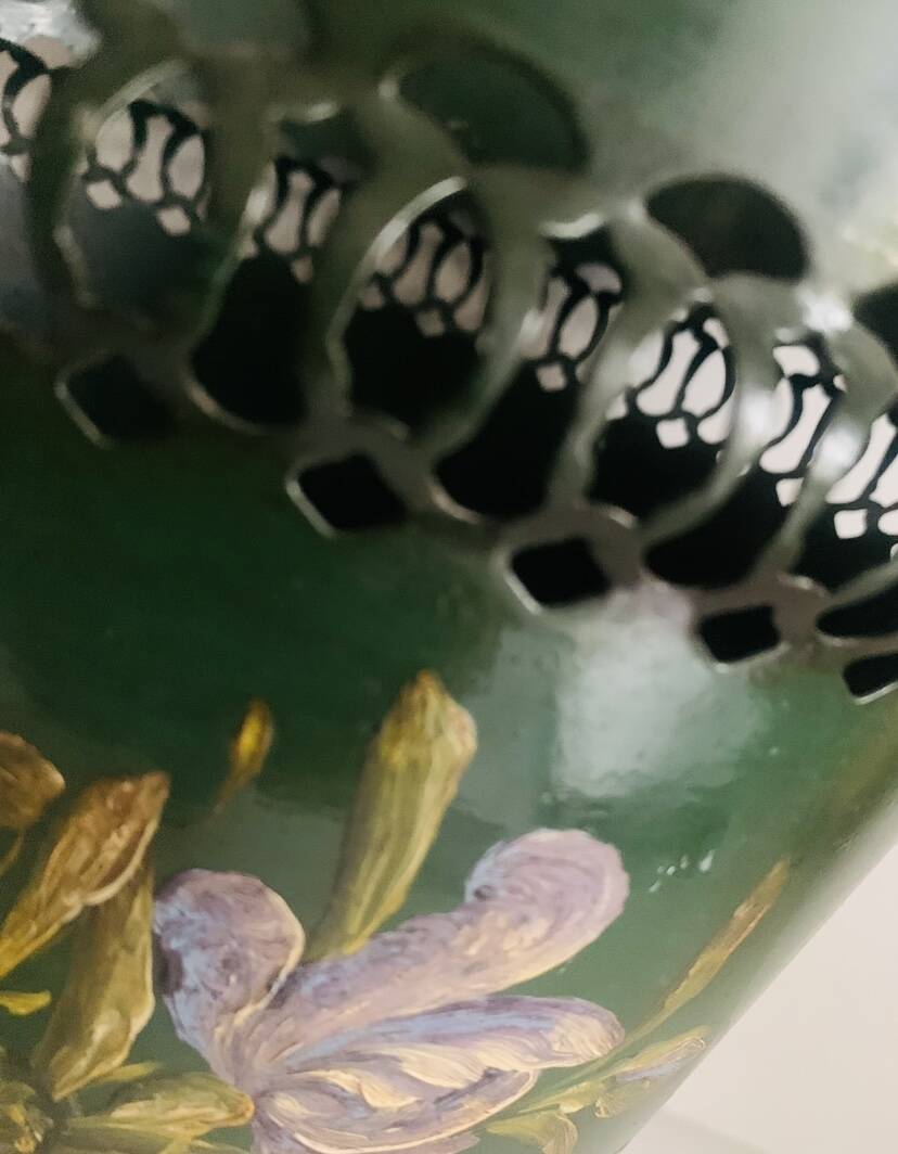 Painted sheet metal wastebasket