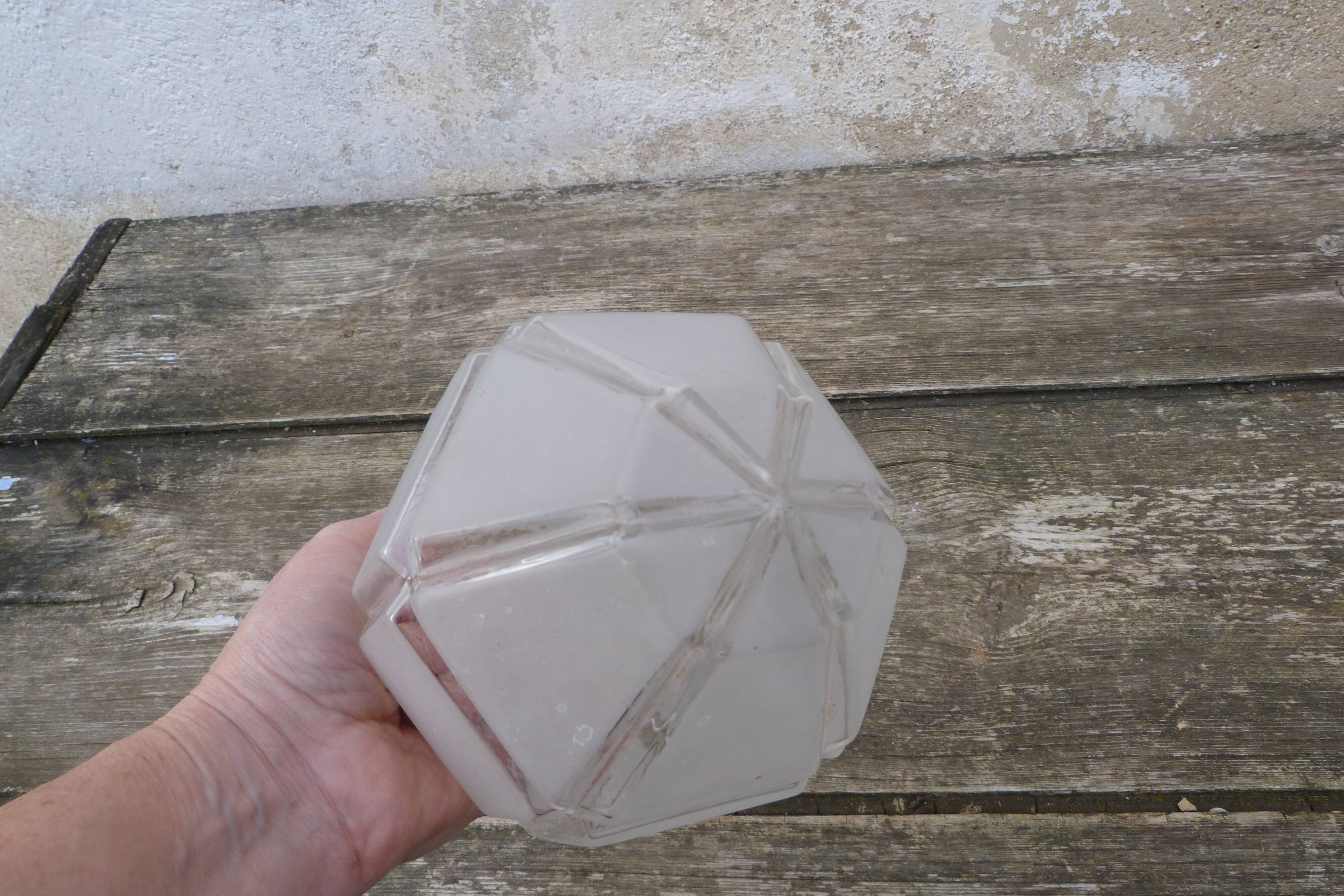 Art Deco lamp globe in frosted glass shapes ovoide geometric patterns