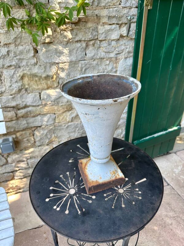 Vase hollandais en fonte