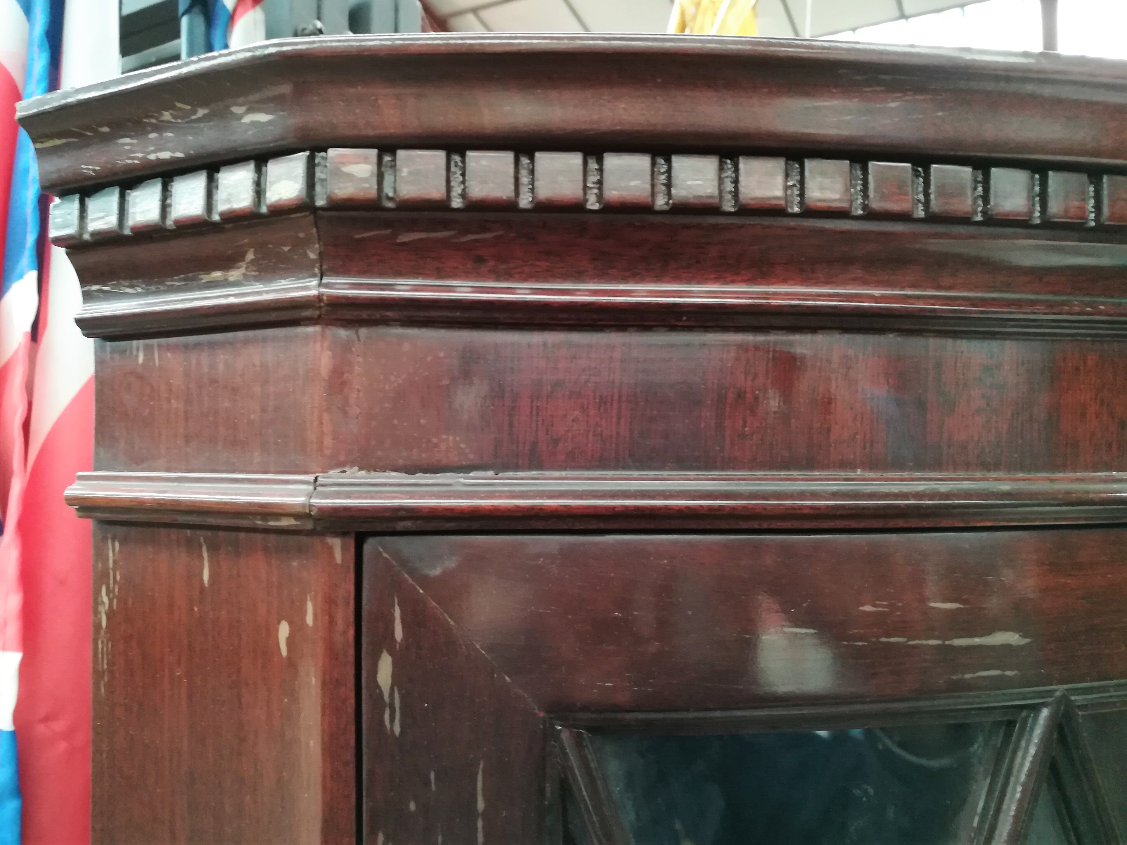 English corner screen in mahogany