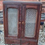 Wall-mounted medicine cabinet