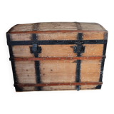 Grande malle en bois bombée