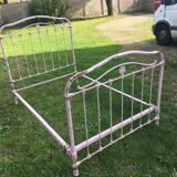 Ancien lit 120 cm fer forgé couleur rose