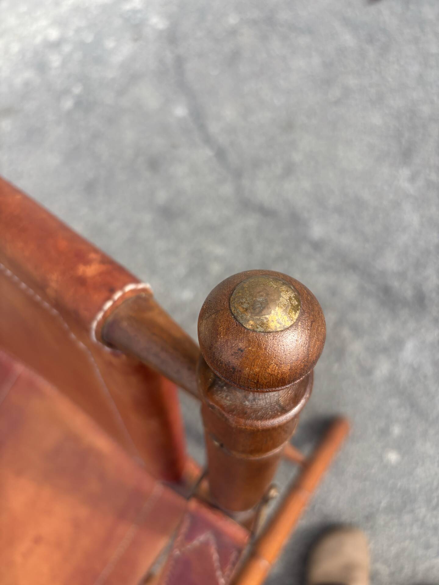 Vintage Safari Armchair in Cognac Leather and Turned Wood – 1940s/50s