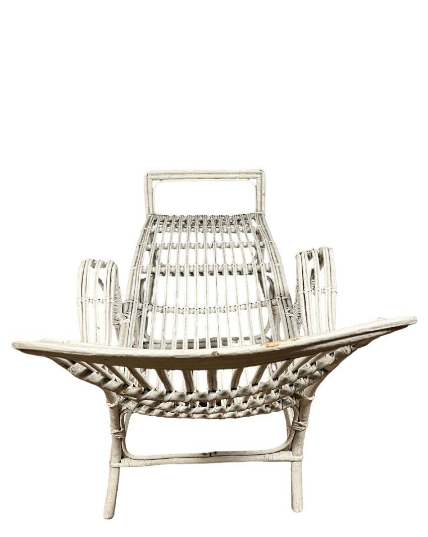Vintage deckchair or chaise longue in white lacquered rattan from the 1960s
