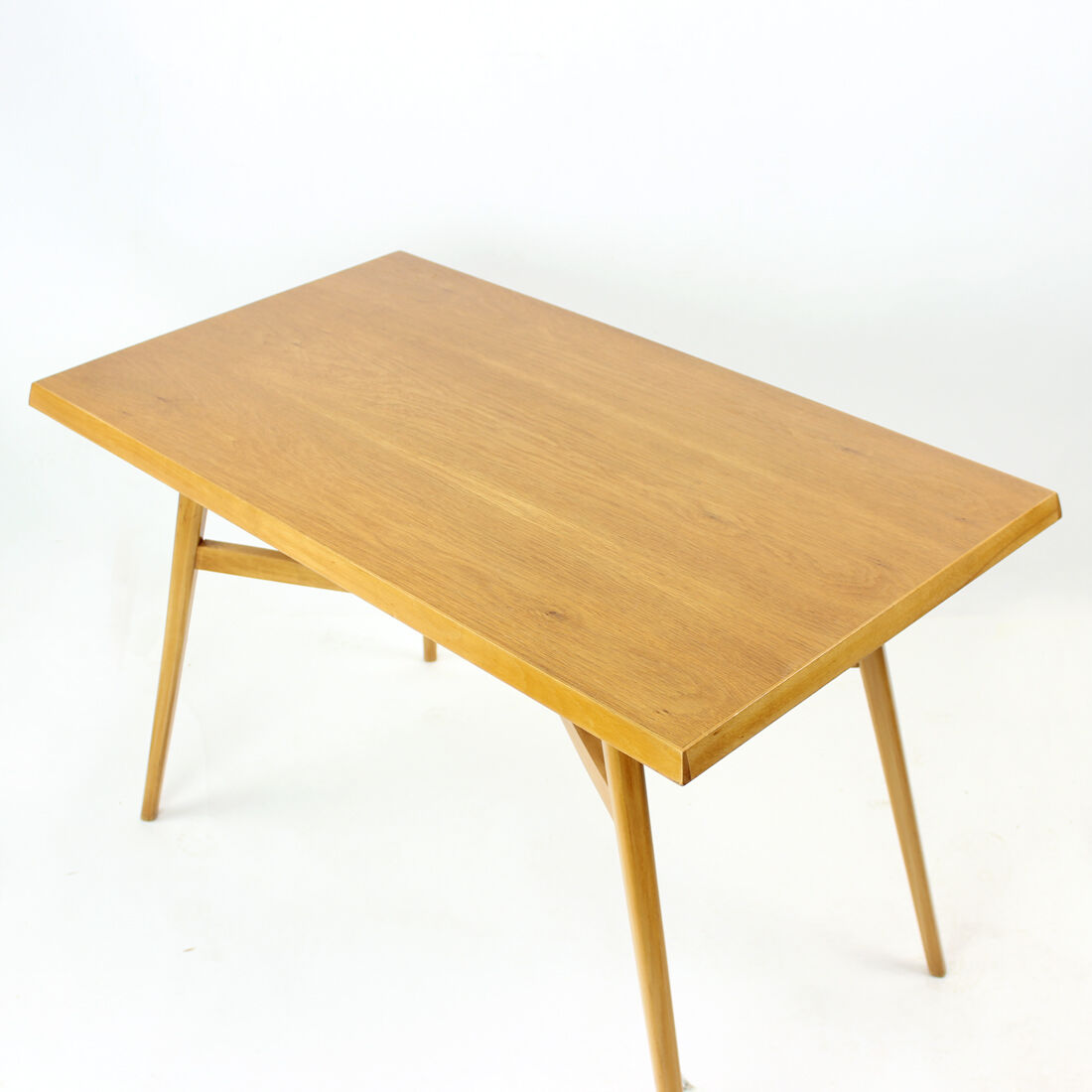 Table basse en chêne, Tchécoslovaquie Années 1960