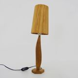 Sculptural lamp in carved oak wood, 70s 80s