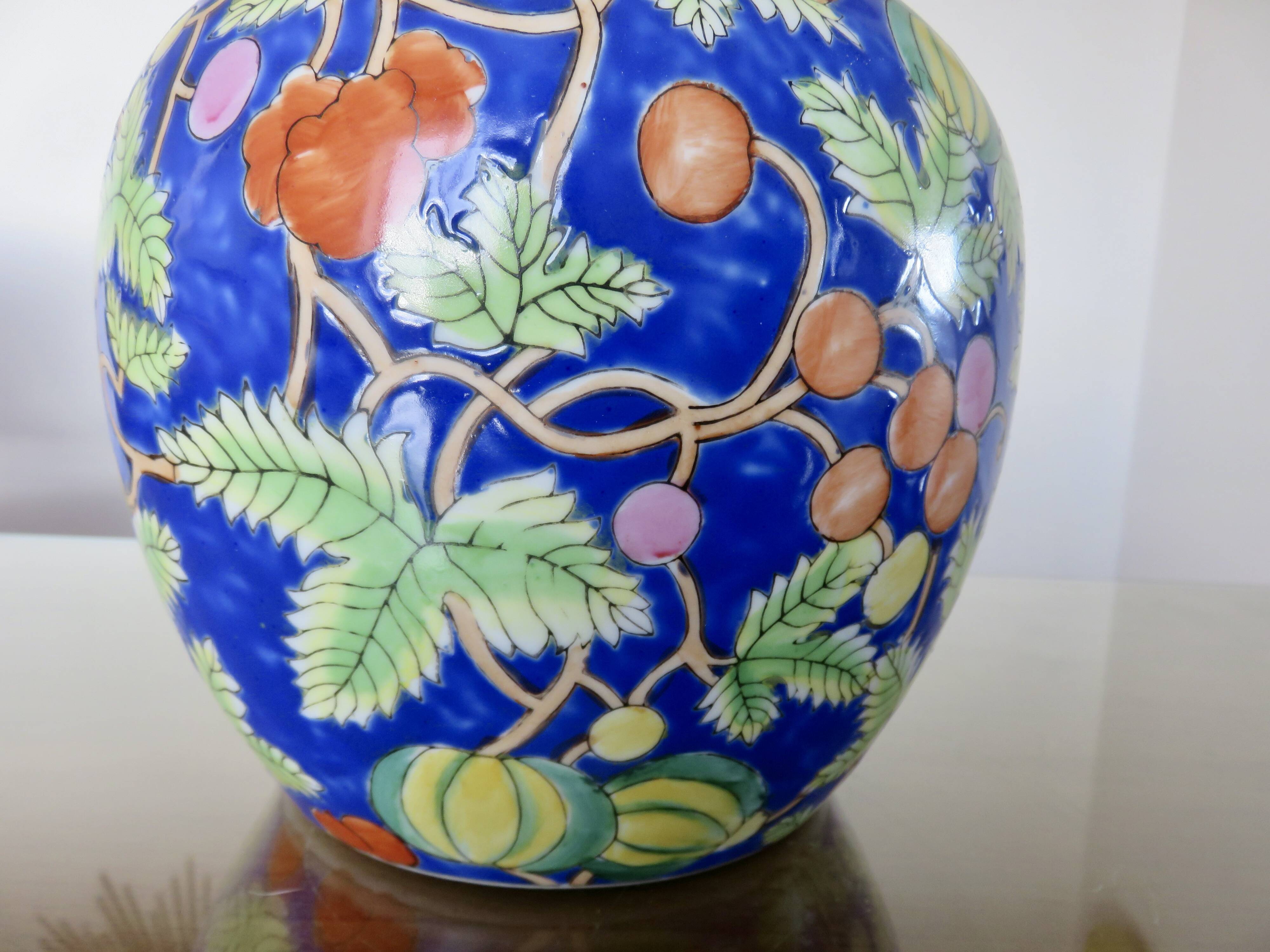 Large Chinese ginger jar in porcelain from the early 20th century.
