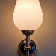 Paire d'appliques opaline et laiton 1950