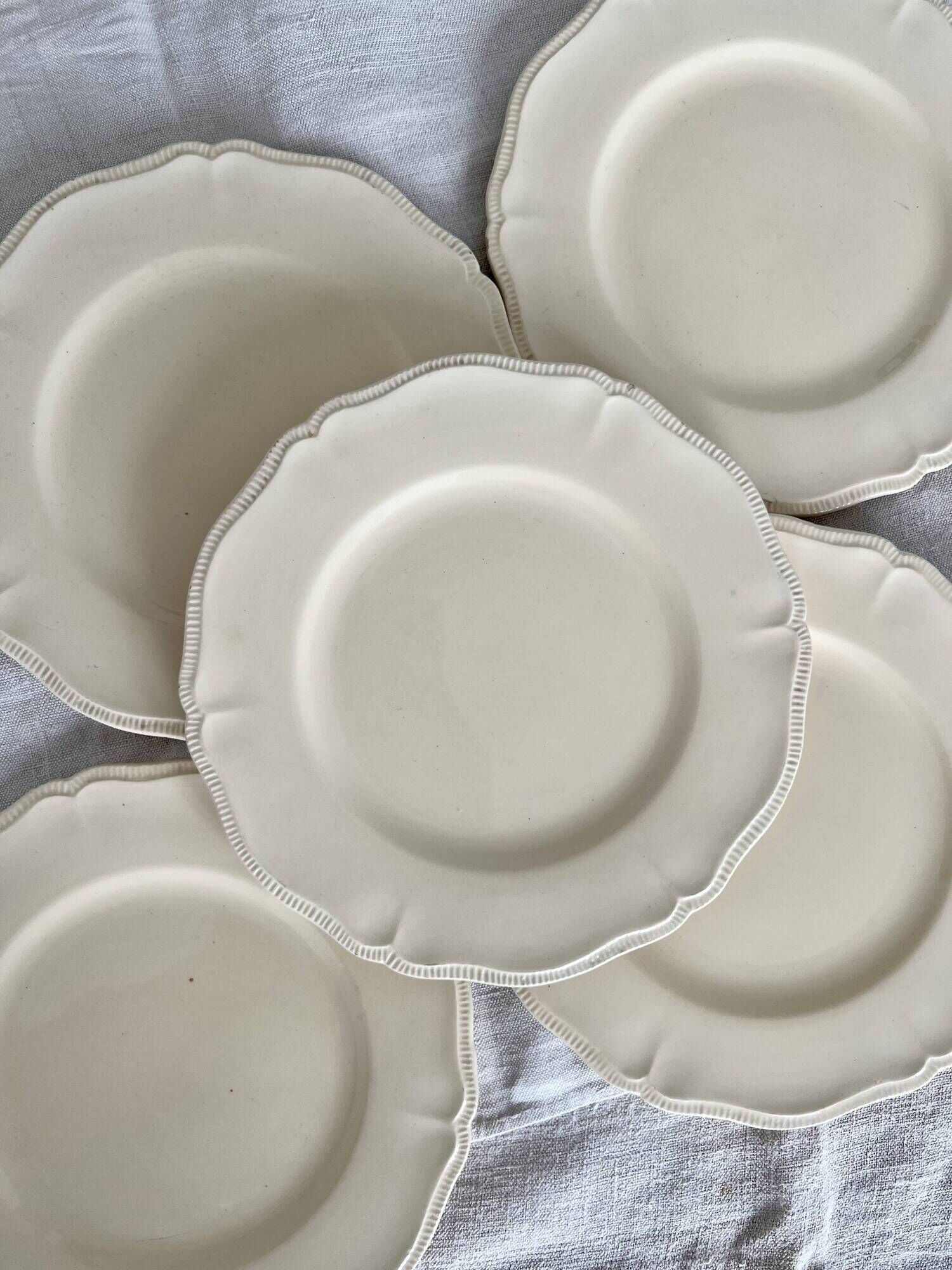 Set of 5 vintage earthenware flat plates stamped Longchamp beige color classic style