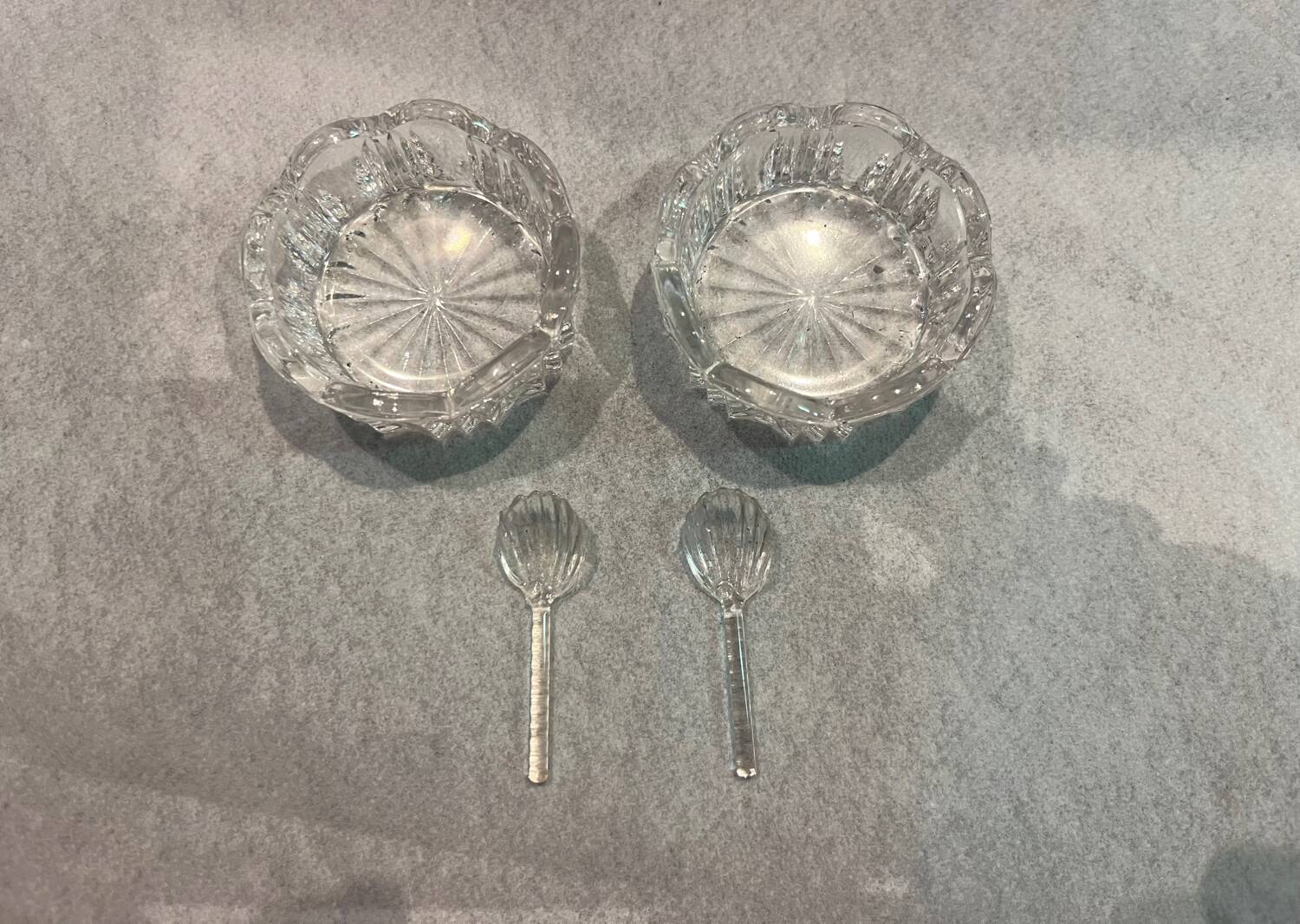 Crystal and silver-plated salt and pepper set