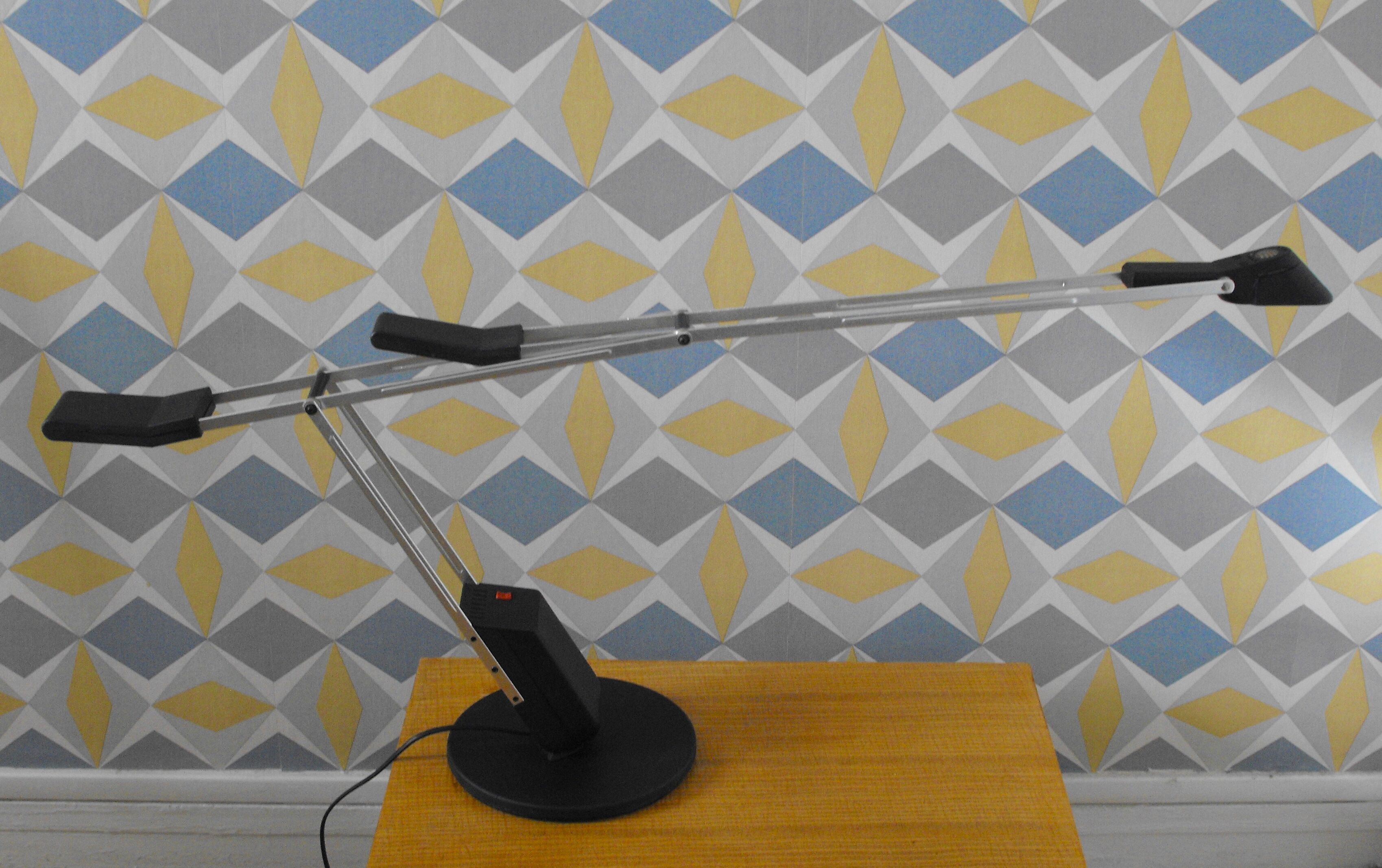Stéfano Cevoli 80s articulated desk lamp.