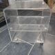 Table d'appoint en plexiglas