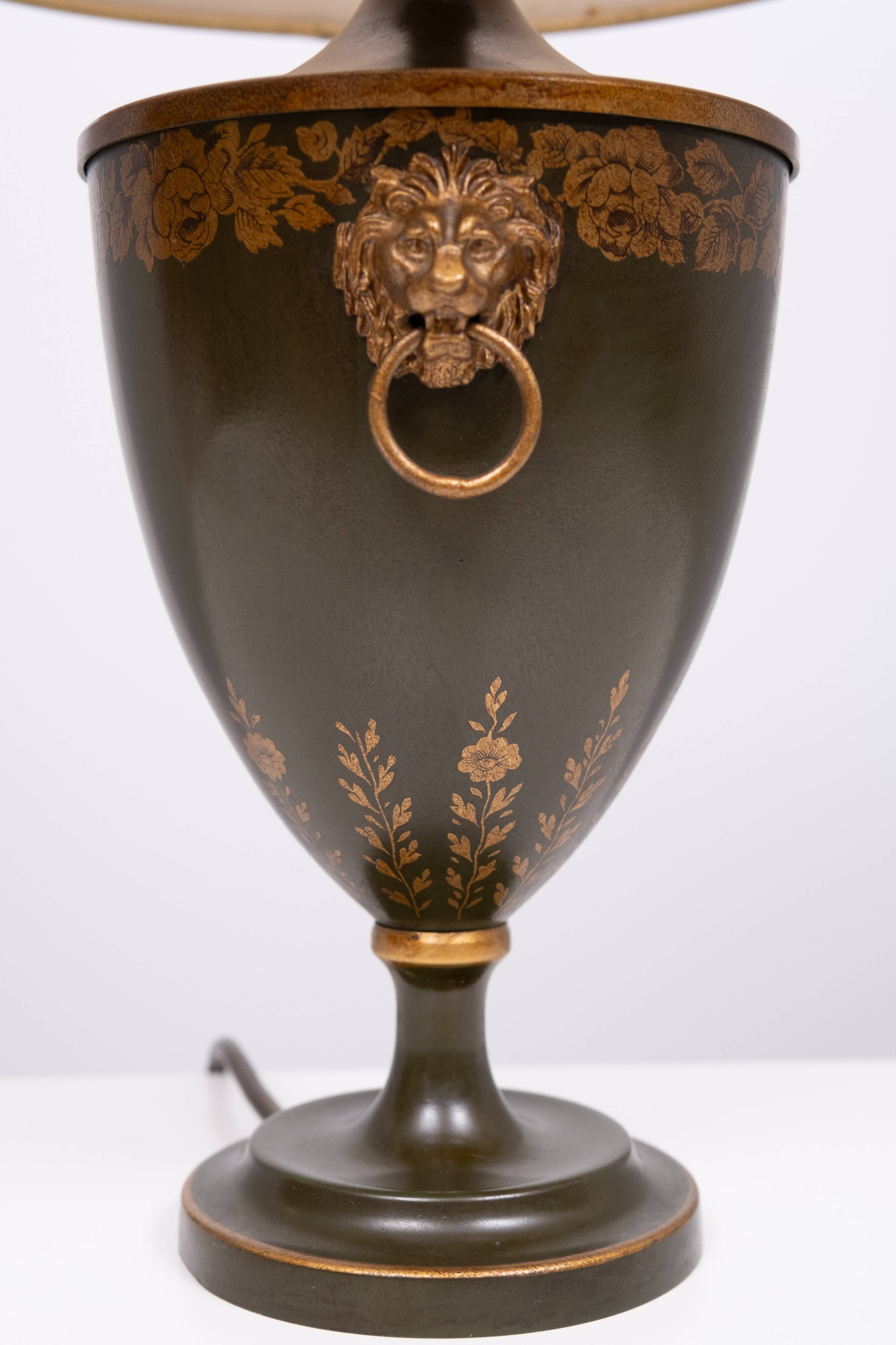 Beautiful metal green-painted tôle table lamp 1960s france