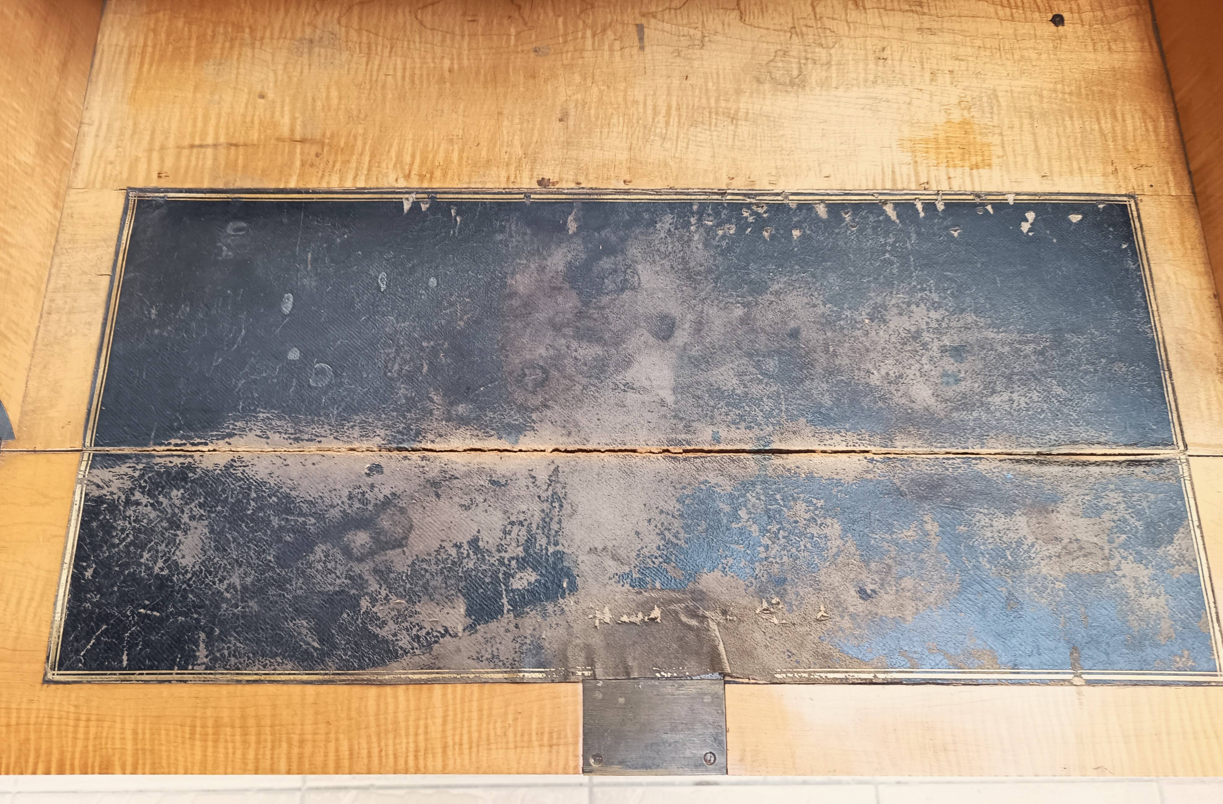 Louis XV slant desk in walnut, 19th century.