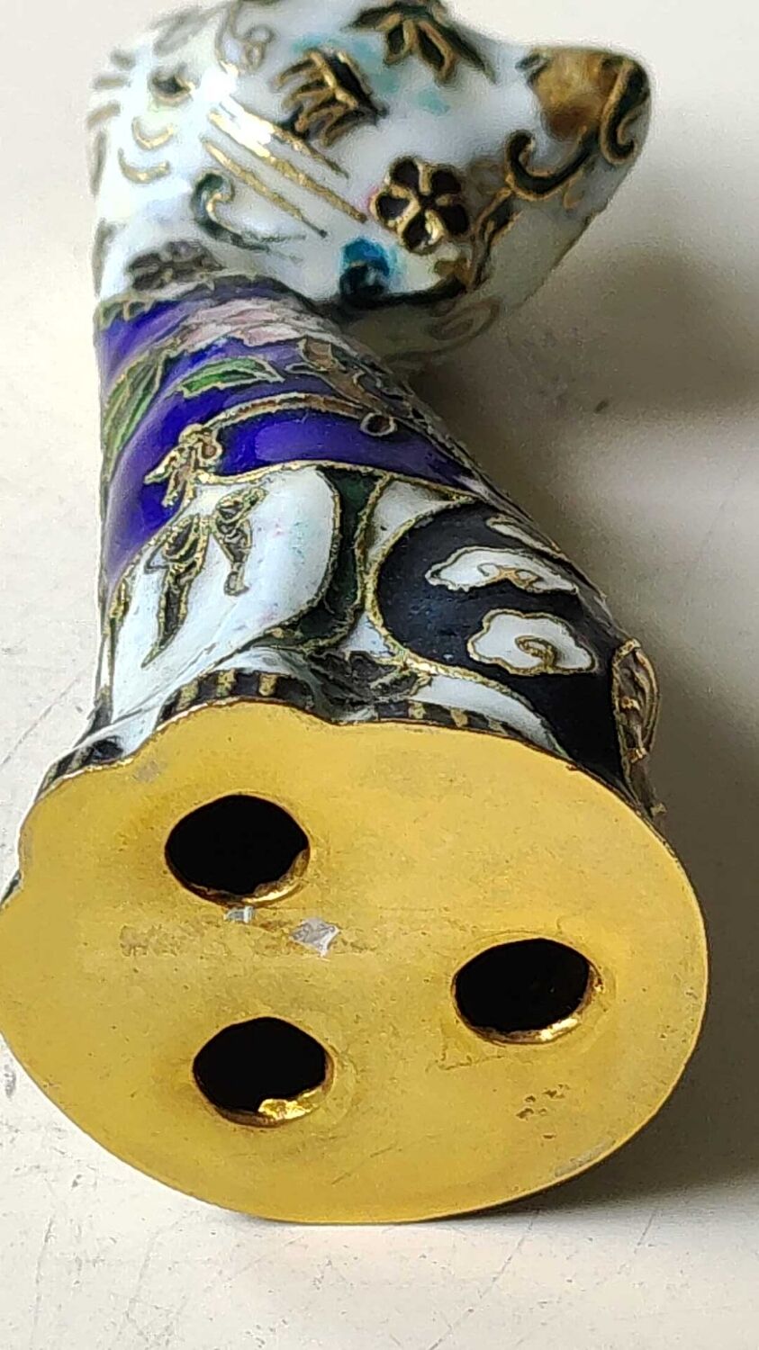 Chinese cat figurine in bronze / brass enamel cloisonné. floral motifs, gold inclusions