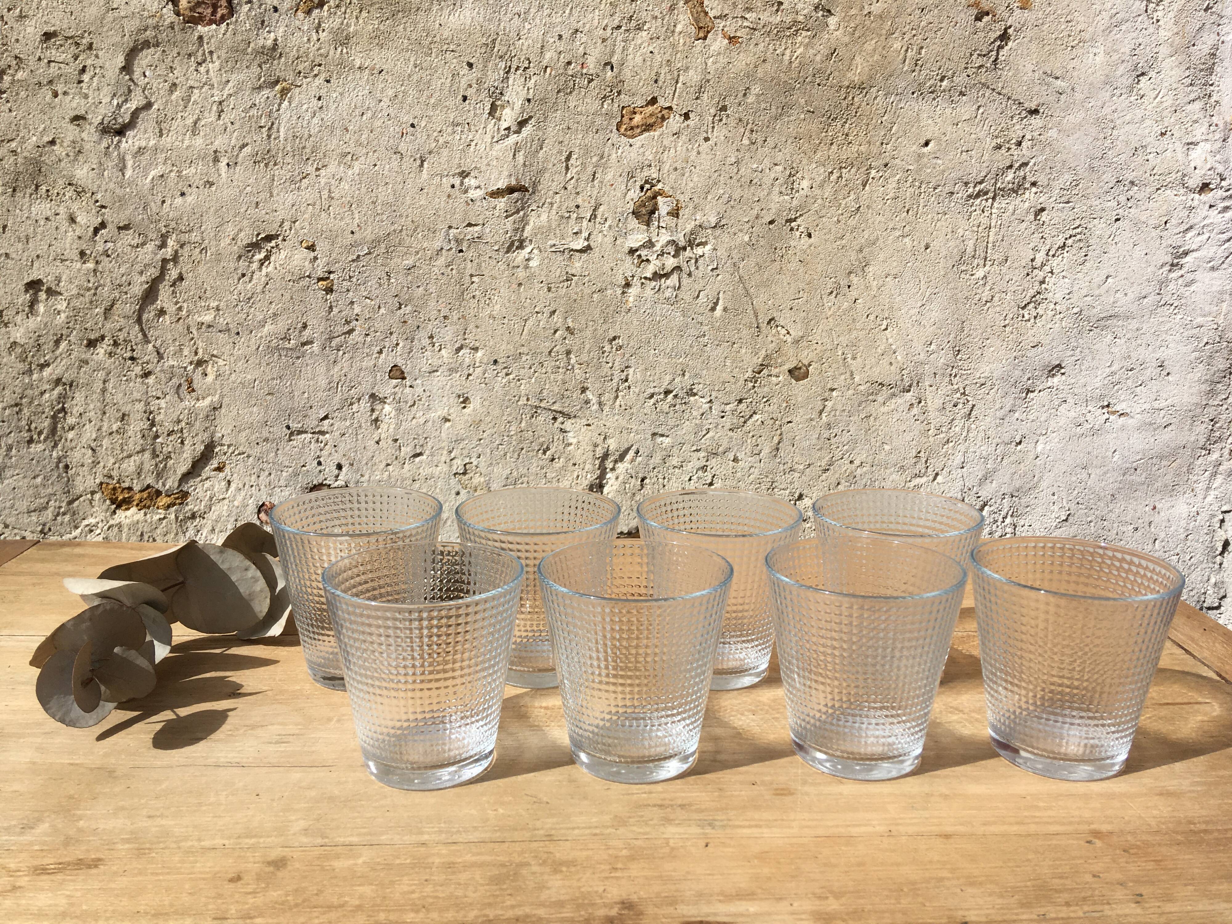 8 water glasses