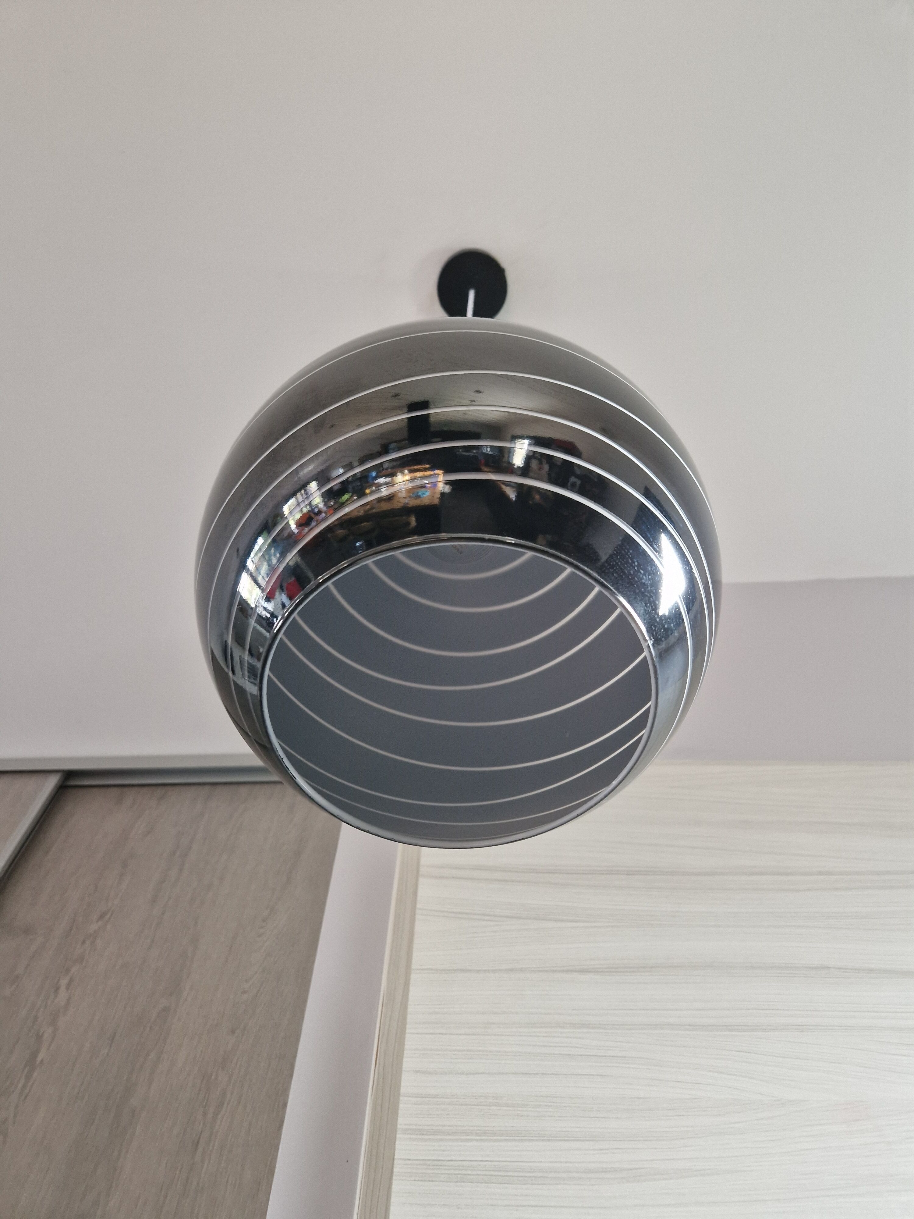 Suspension boule vintage noire et blanche