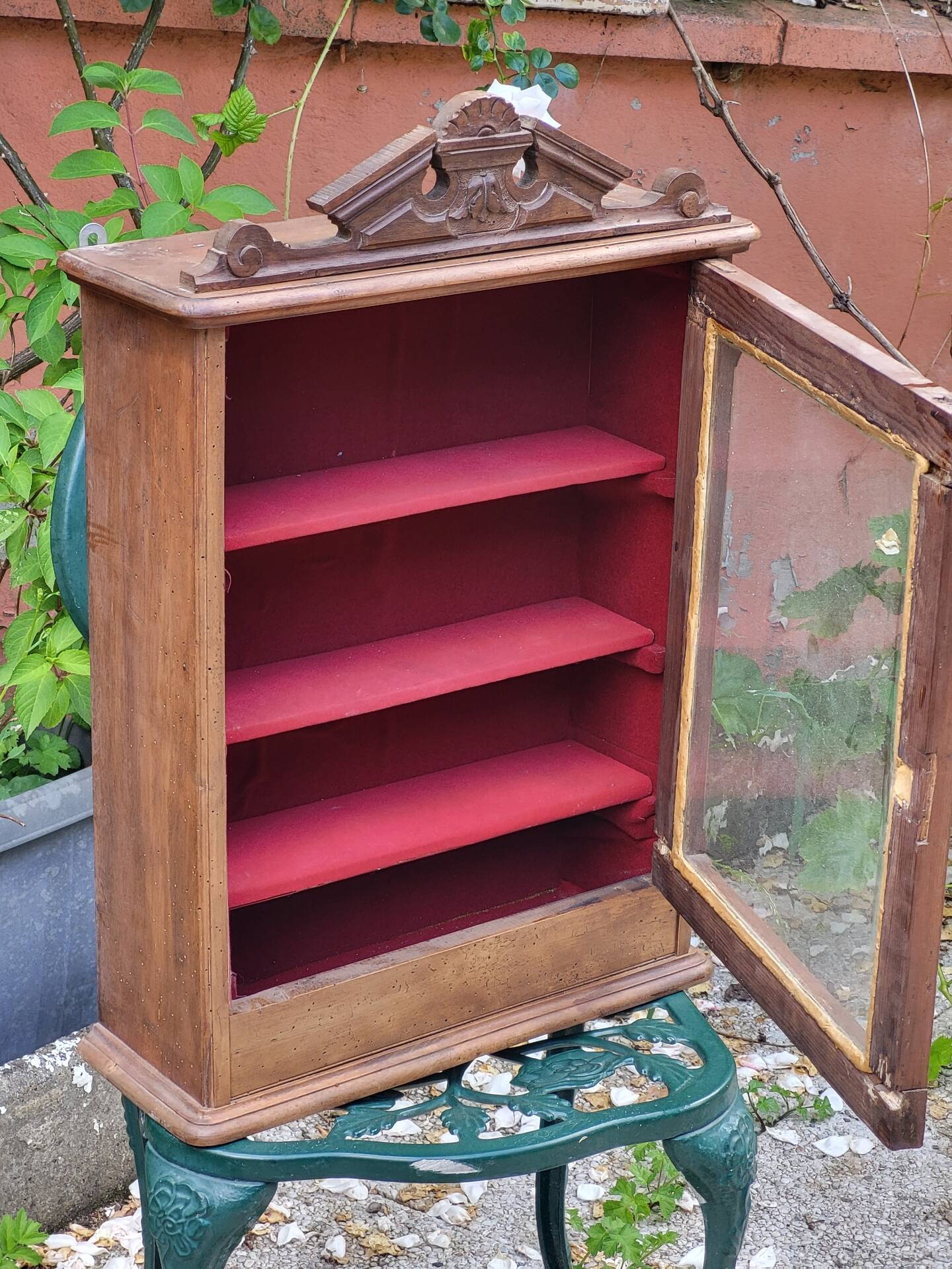 Wall cabinet