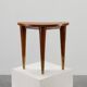 Petite table en bois et laiton estampillée "Italia" dans le style de Gio Ponti.