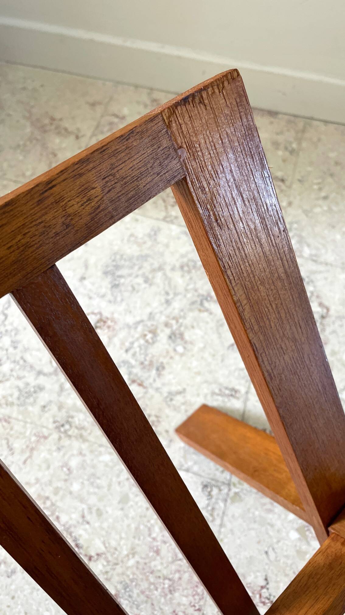 Vintage design geometric magazine rack