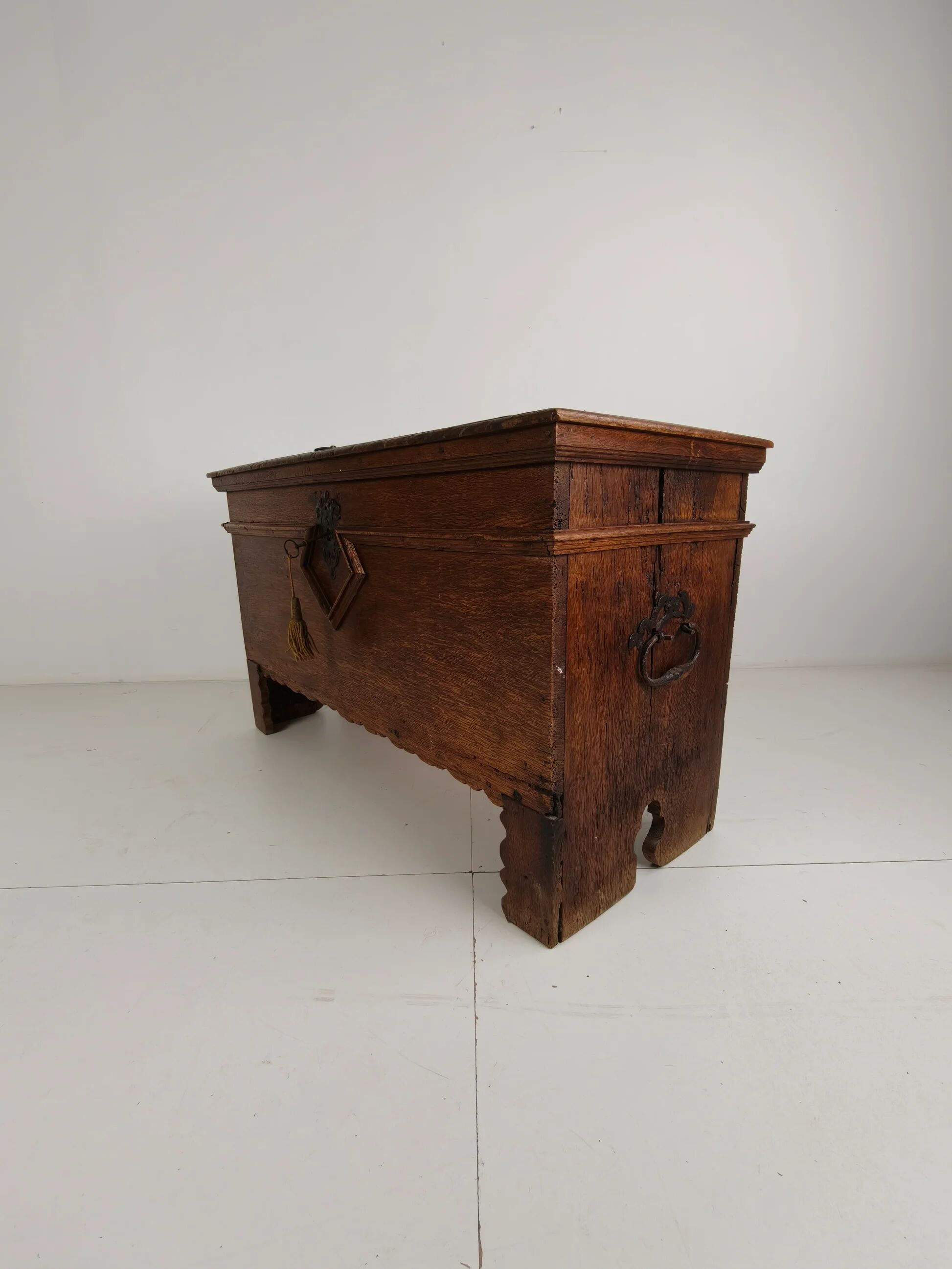 Elegant 18th century oak chest – dated 1756