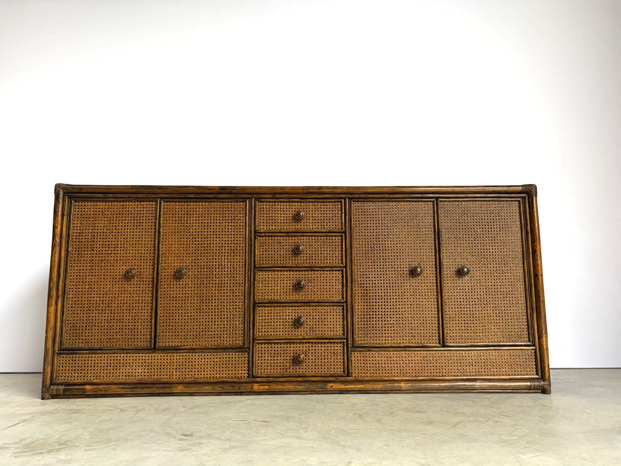 Buffet vintage en rotin et travertin, années 1960