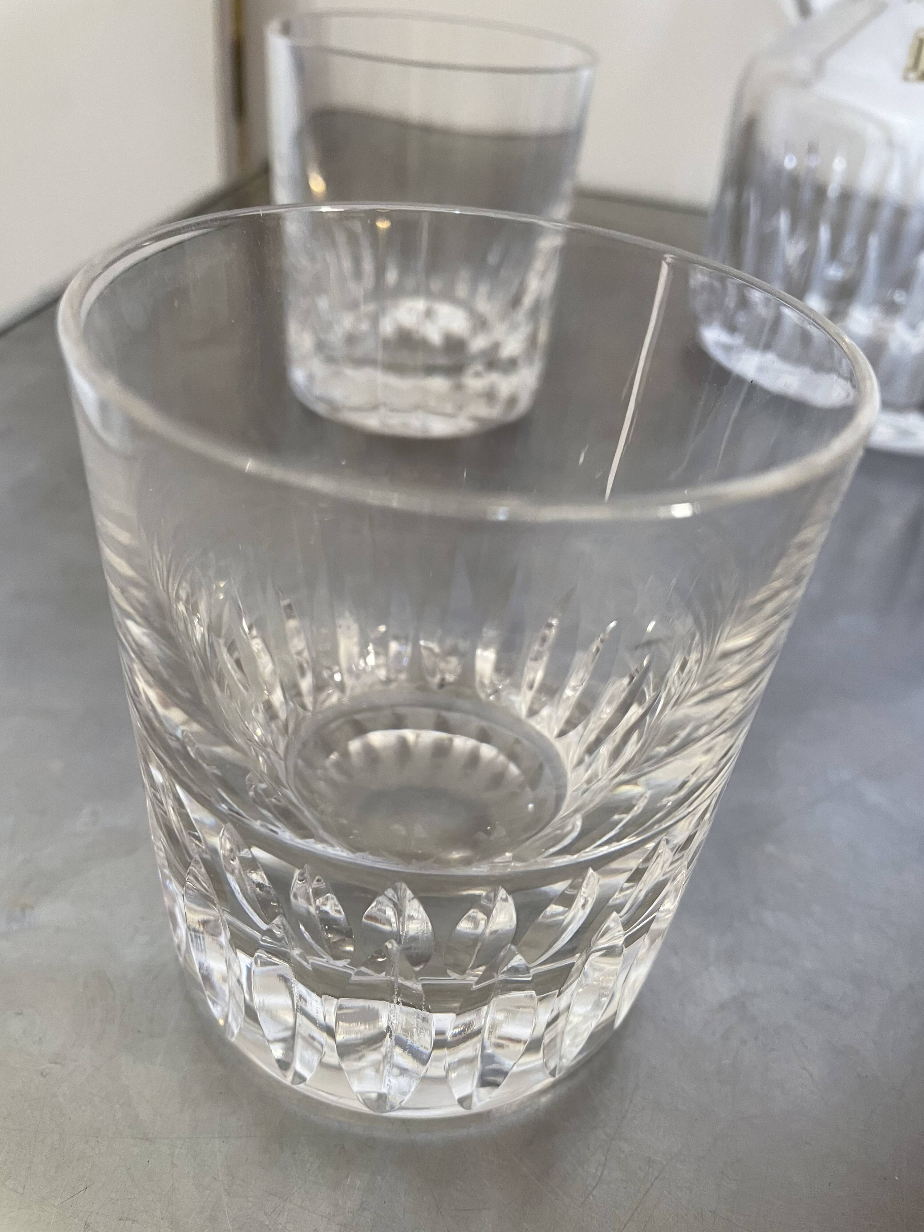 Whisky decanter and its 3 crystal glasses St Louis