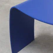 Tabouret bleu 'M' par Jørgen Møller pour Askman, années 1990.