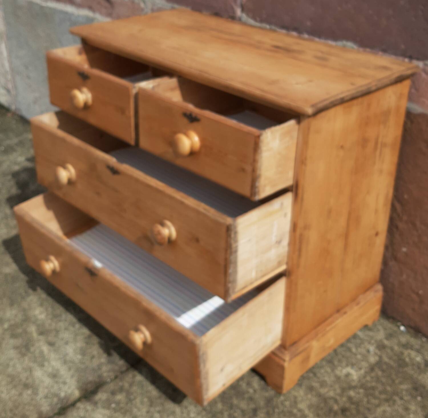 Commode tiroirs