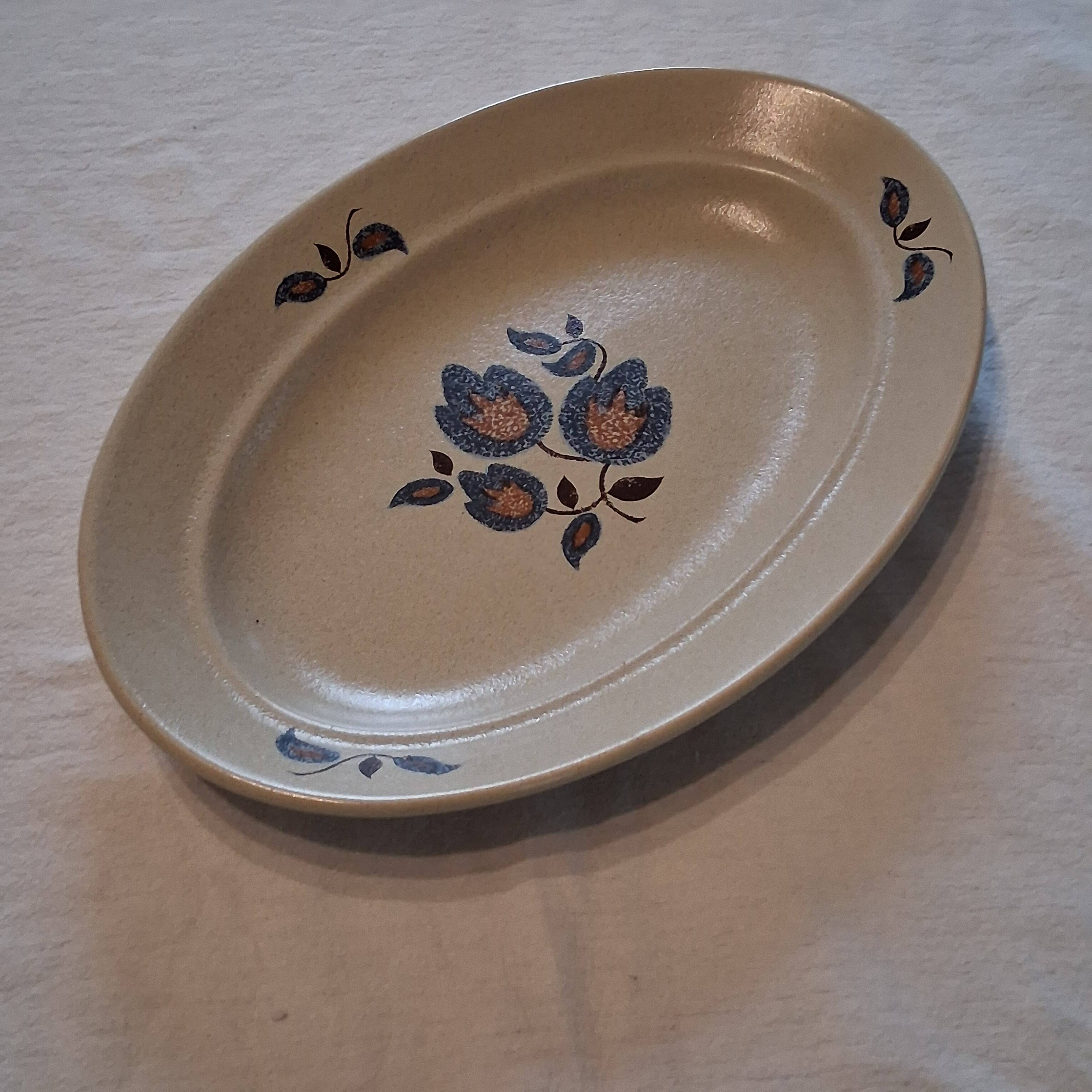 Serving dish from St Amand model "Sologne" in good condition.