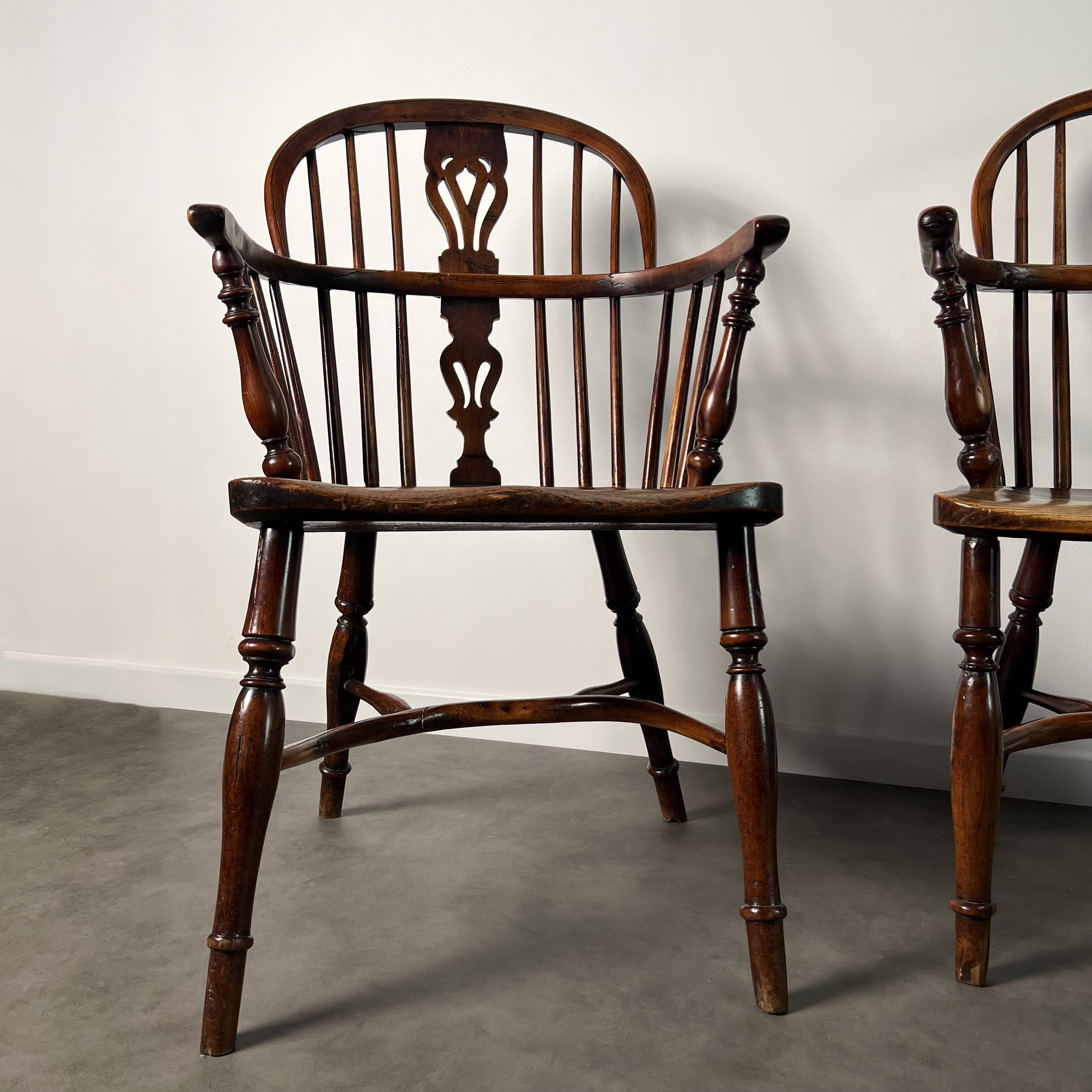 Ensemble de 3 chaises, fauteuils Windsor Low Back en orme, Angleterre, XIXe