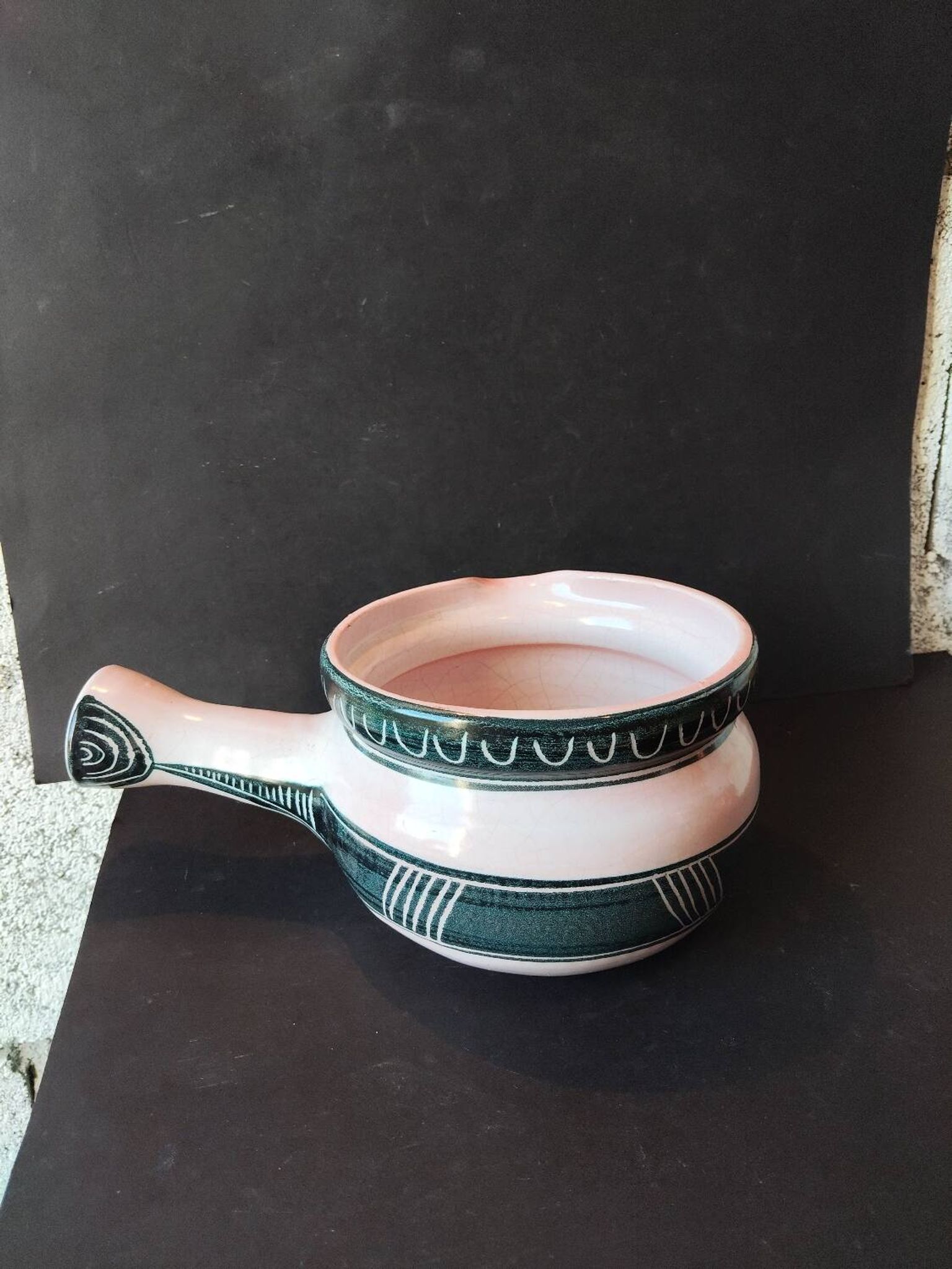 French artisan ceramics – decorative pan in Capron style – year