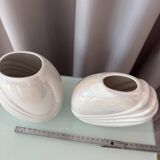 Paire de vases vintage en céramique blanche irisée