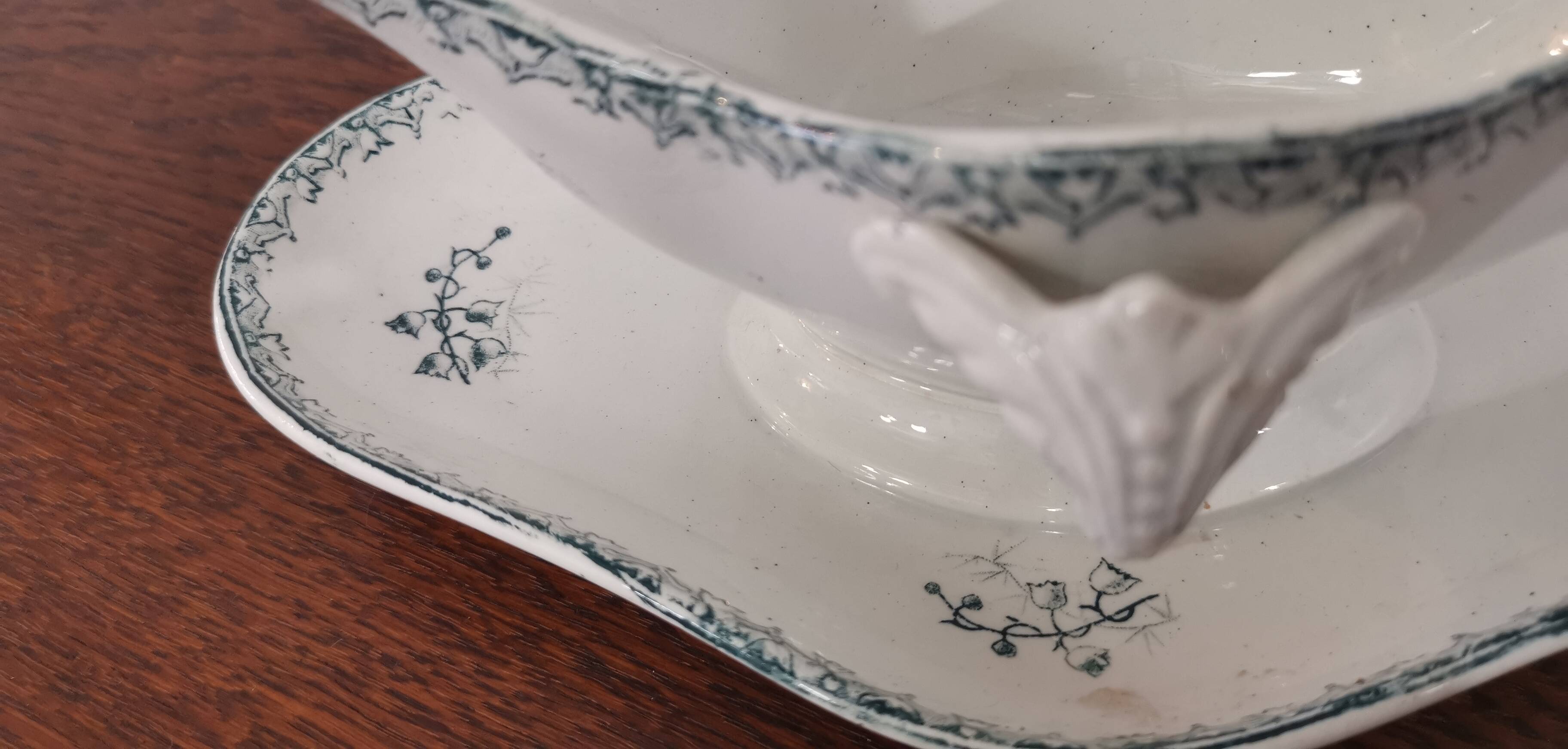 Gravy boat on pedestal with handles Terre de fer St Amand amandinoise "lily of the valley"