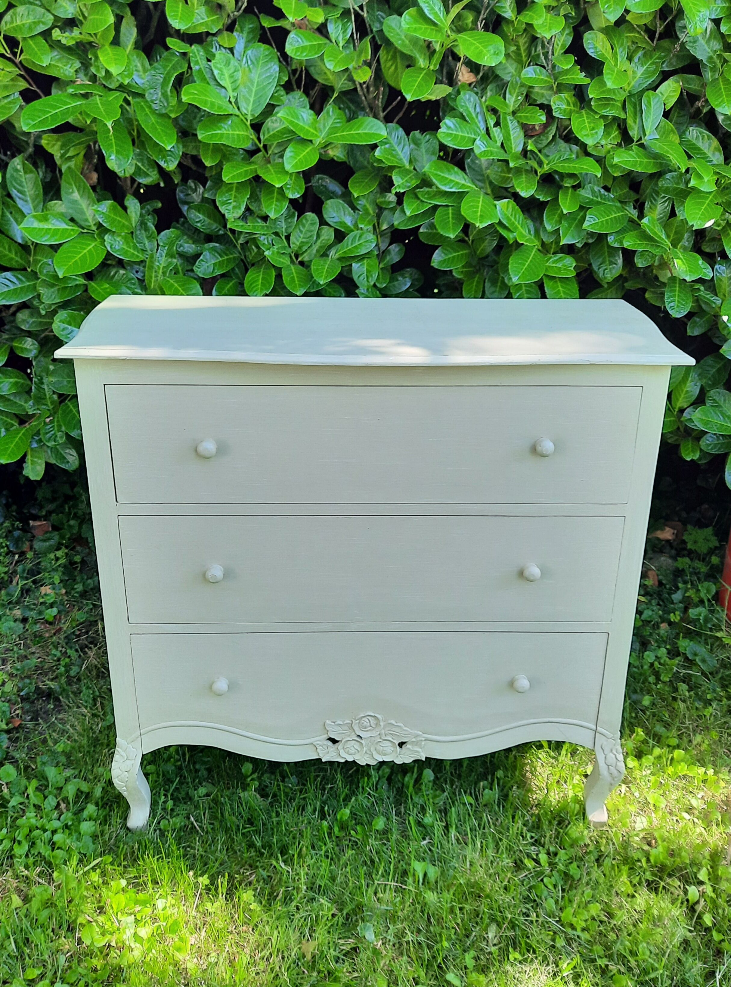 Commode contemporaine d inspiration Louis XV