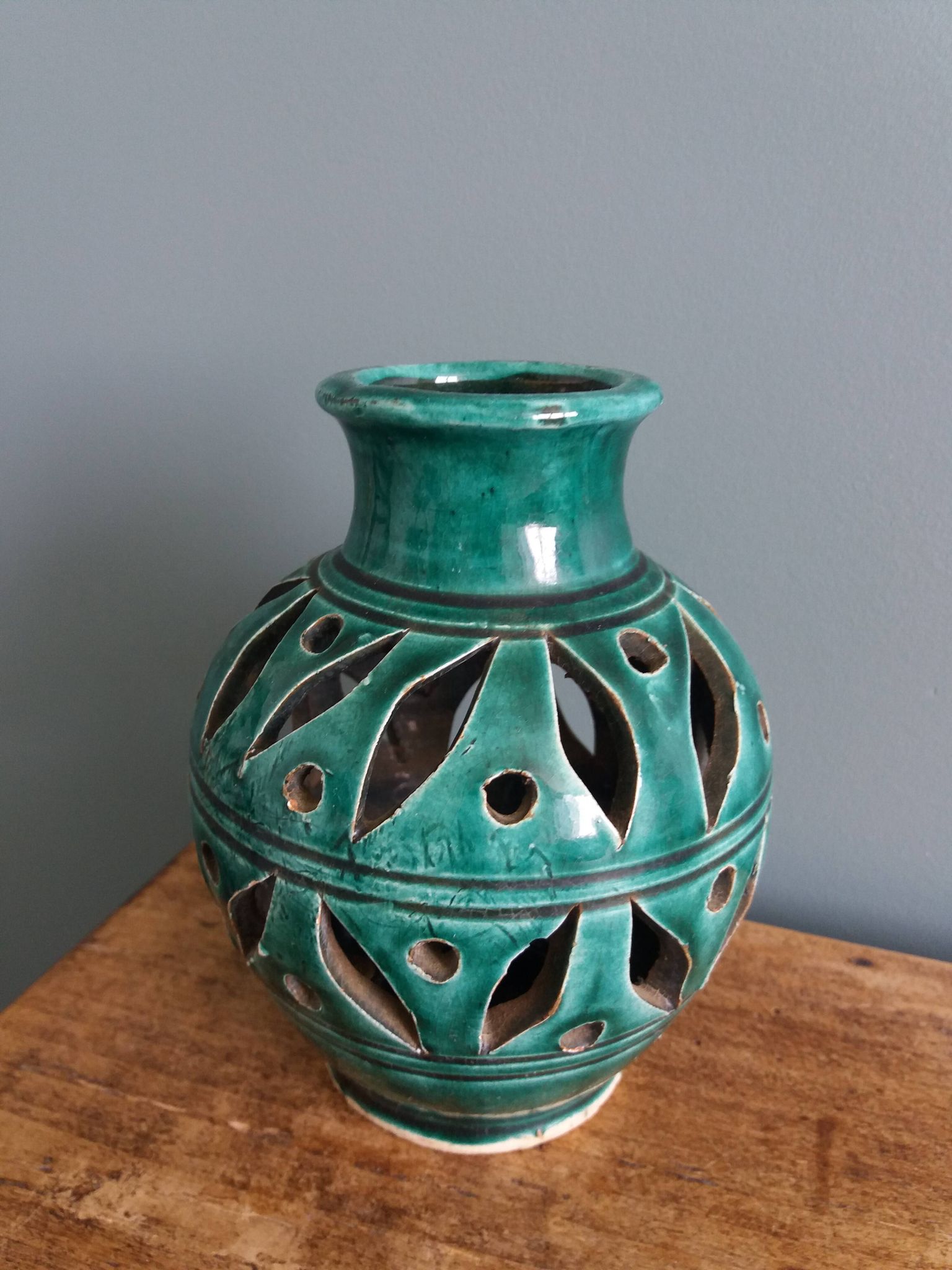 Vase artisanal ajouré emeraude