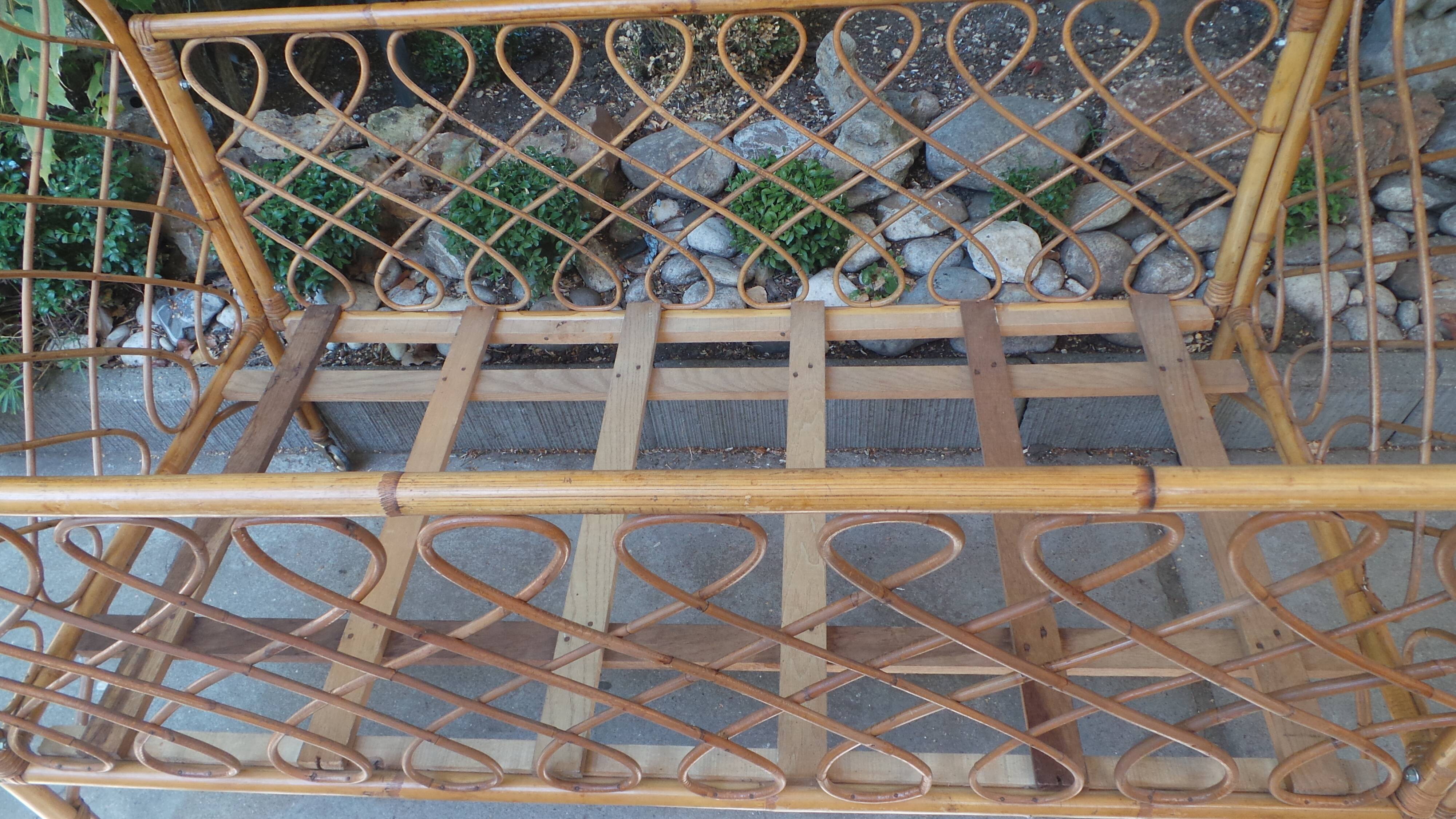 Lit de bébé en rotin années 50