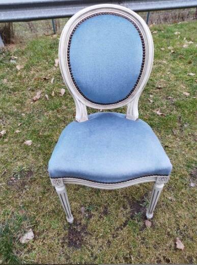 Louis XVI medallion chair