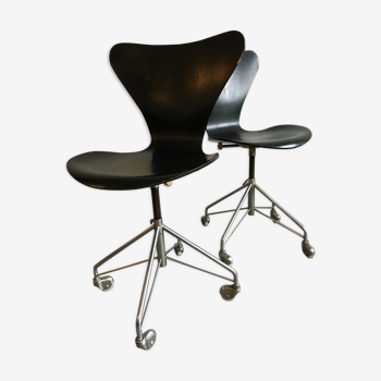 3117  chairs by Arne Jacobsen for Fritz Hansen