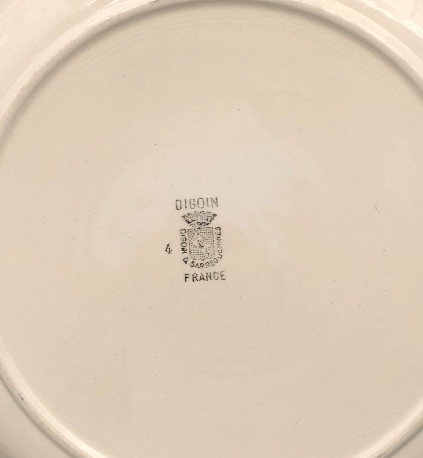 Set of 2 round dishes Sarreguemines Digoin France number 4 with blue pink floral decoration.