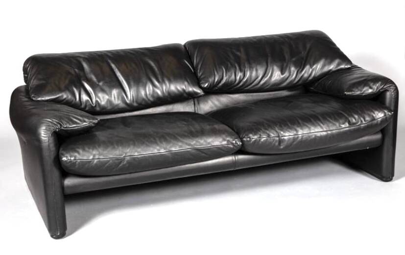 Cassina leather sofa Maralunga model by Vico Magistretti